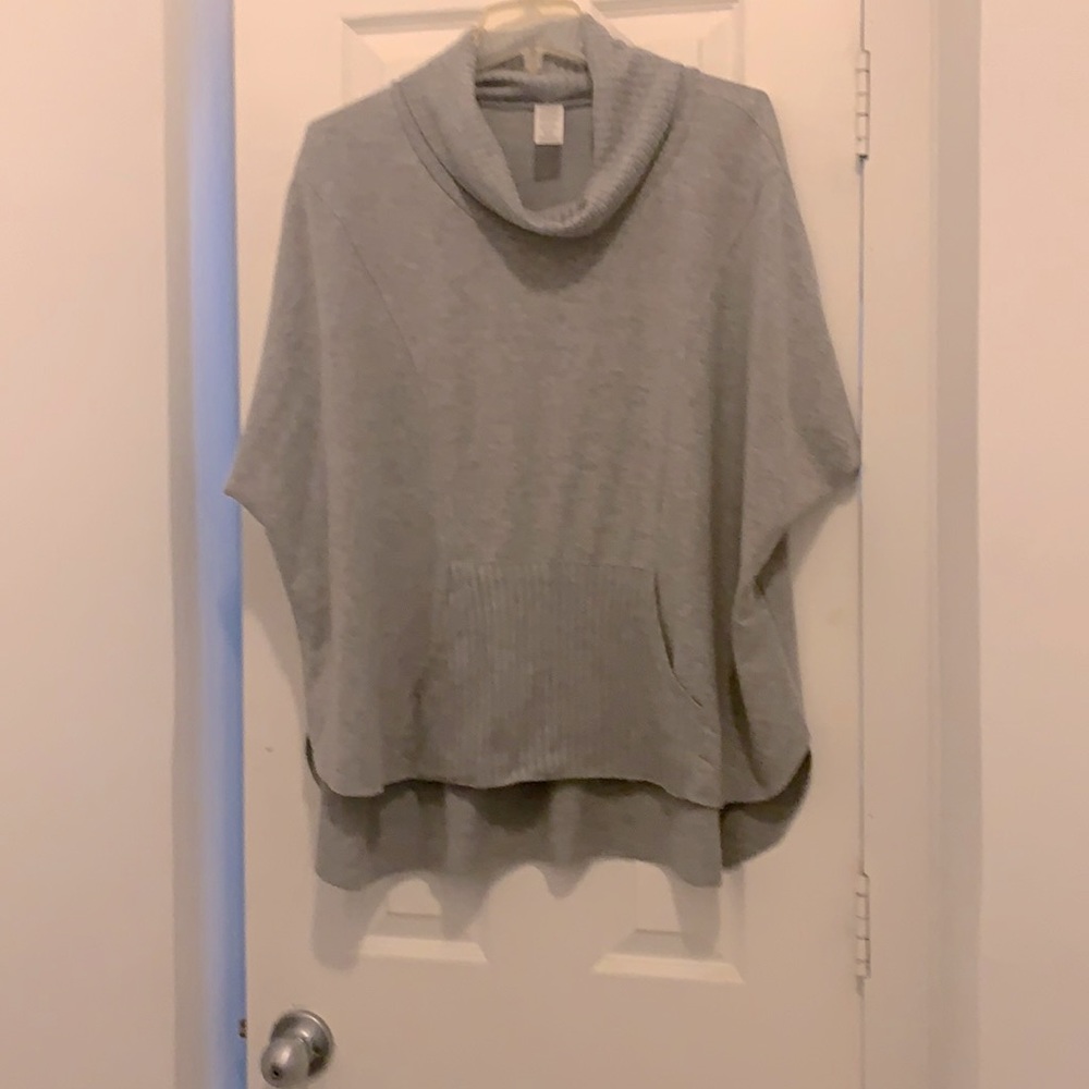 Short sleeve shirt with wide neck
